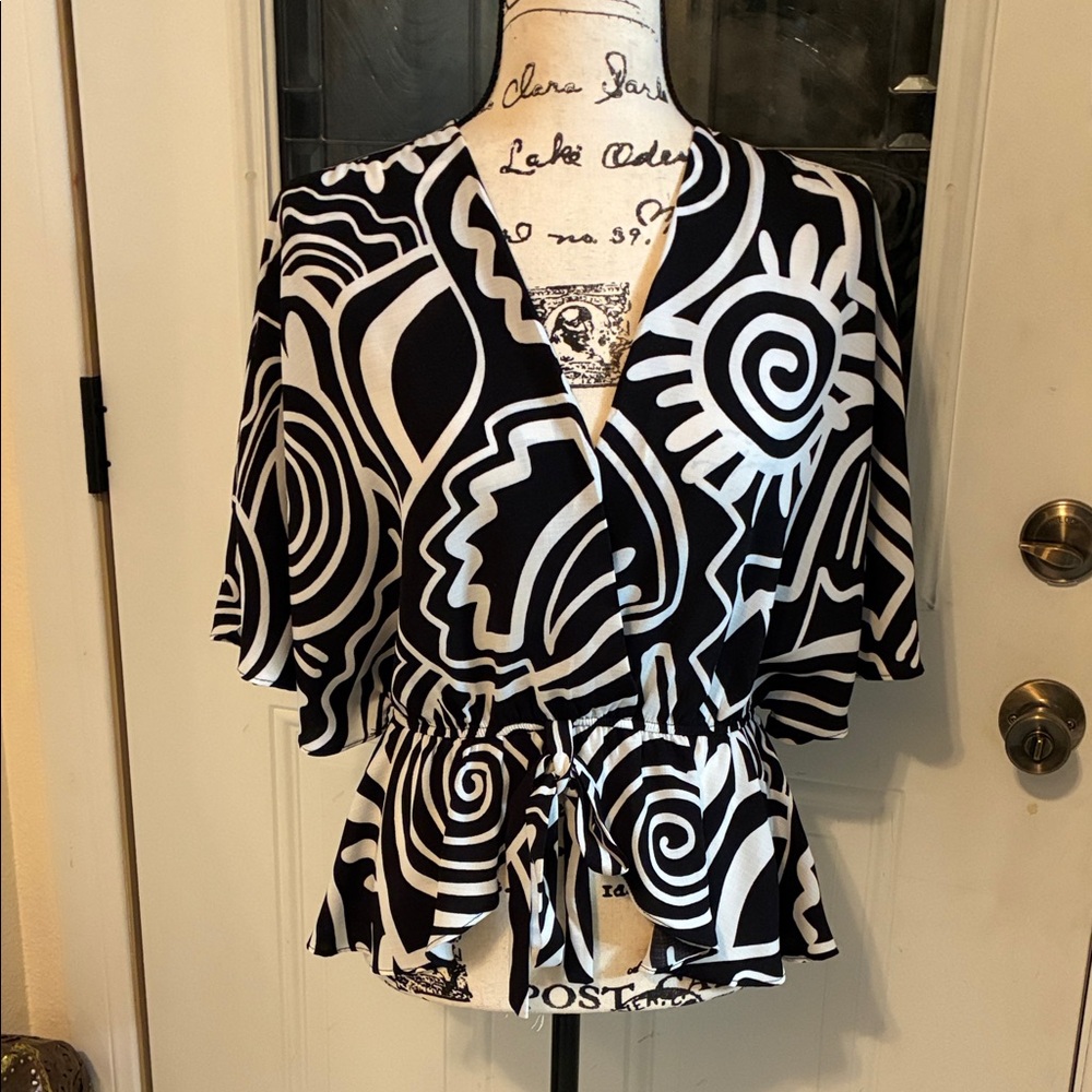 Black and White Patterned Women's Blouse